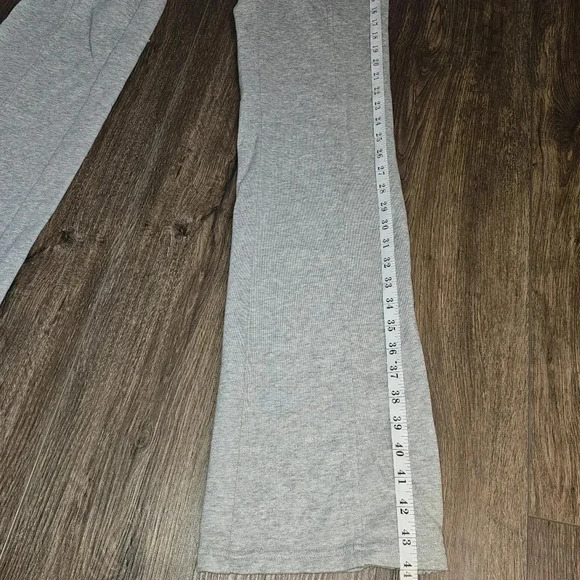 No Vacancy Wide Leg High Waisted Side  Leg Zipper Accent‎ Gray Leggings SZ L - Picture 8 of 12